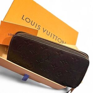 🖤~Louis Vuitton Black Embossed Zip Wallet~